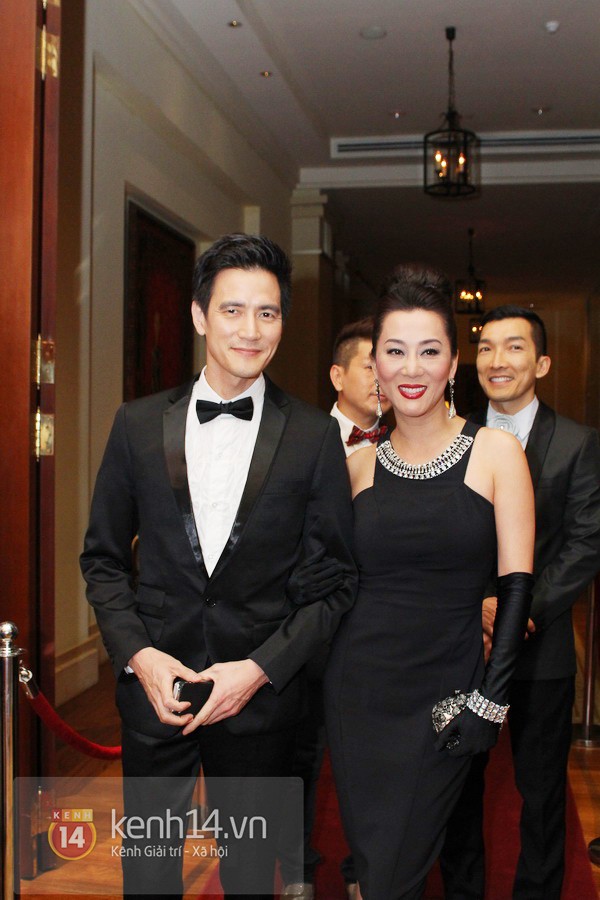 Minh Tuyết rạng rỡ trong đ&aacute;m cưới tại Việt Nam 9