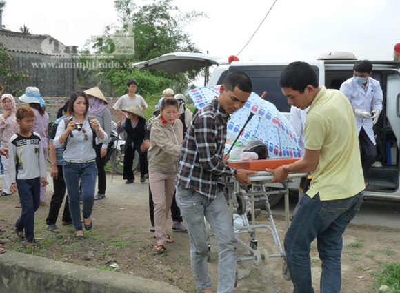 D&igrave; ruột ch&aacute;u b&eacute; 5 tuổi bị &ocirc;ng nội thi&ecirc;u sống su&yacute;t lĩnh đ&ograve;n hội đồng 6