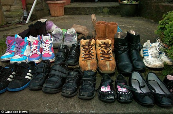 Cho&aacute;ng với kỷ lục của những b&agrave; mẹ mắn đẻ  6