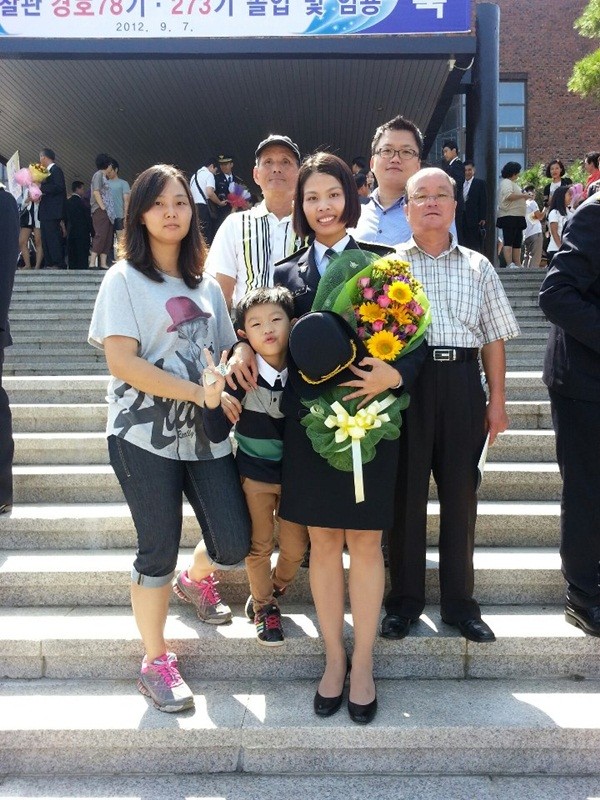 Nữ cảnh s&aacute;t người Việt đầu ti&ecirc;n tại H&agrave;n Quốc g&acirc;y sốt d&acirc;n mạng 7