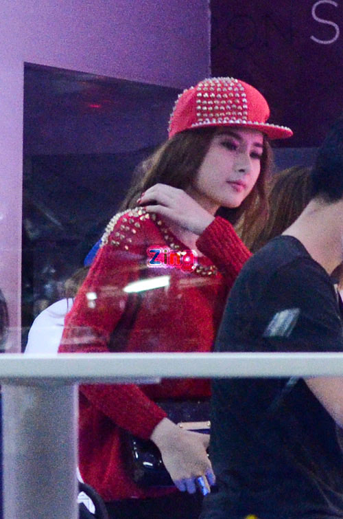 Angela Phương Trinh l&aacute;i xế hộp 2 tỷ mới tậu đi ăn kem 10