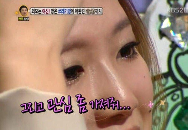 H&agrave;n Quốc: C&ocirc; g&aacute;i xinh xắn sống chung với... ph&acirc;n ch&oacute; 10