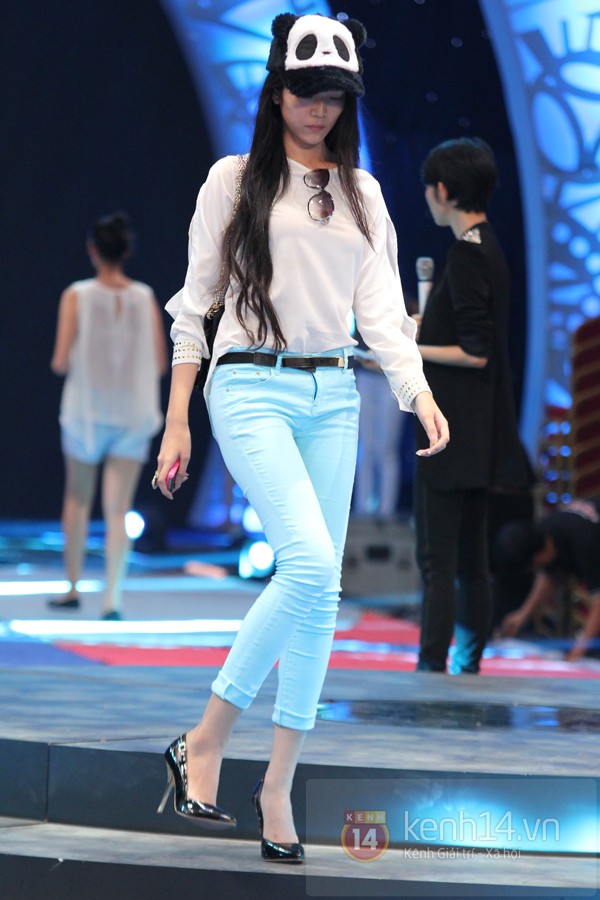 Tr&uacute;c Diễm tập bay, Ho&agrave;ng Th&ugrave;y lộ mặt mụn tập dượt chương tr&igrave;nh 20