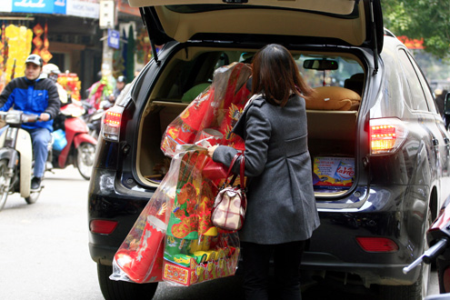 Gi&aacute; đồ v&agrave;ng m&atilde; tiễn &ocirc;ng C&ocirc;ng, &ocirc;ng T&aacute;o tăng nhẹ 2