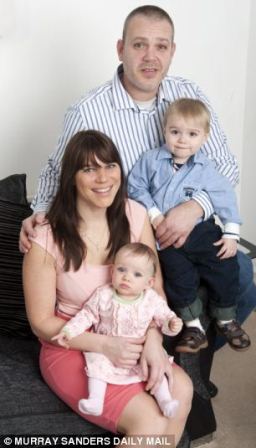 B&agrave; mẹ sinh 2 con c&aacute;ch nhau 6,5 th&aacute;ng 2