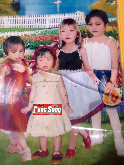 Bố mẹ mải bắt trăn, bỏ qu&ecirc;n 2 con giữa rừng thẳm 6