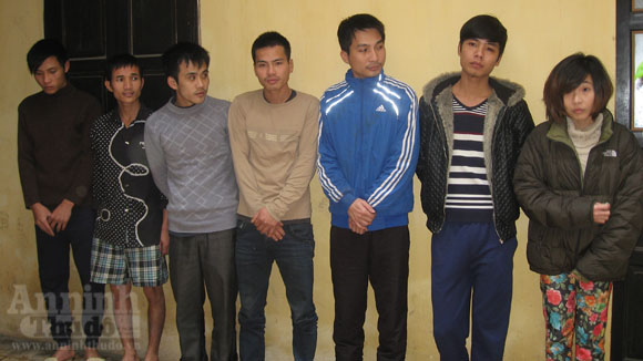 "Nữ qu&aacute;i" chợ Long Bi&ecirc;n thu phục 6 g&atilde; đ&agrave;n &ocirc;ng dưới trướng 1