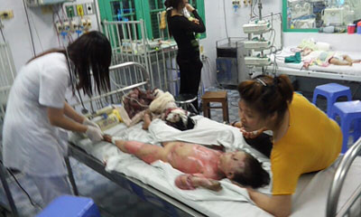 Đốt ch&aacute;y cả nh&agrave; con trai v&igrave; tội kh&ocirc;ng biết đẻ 1