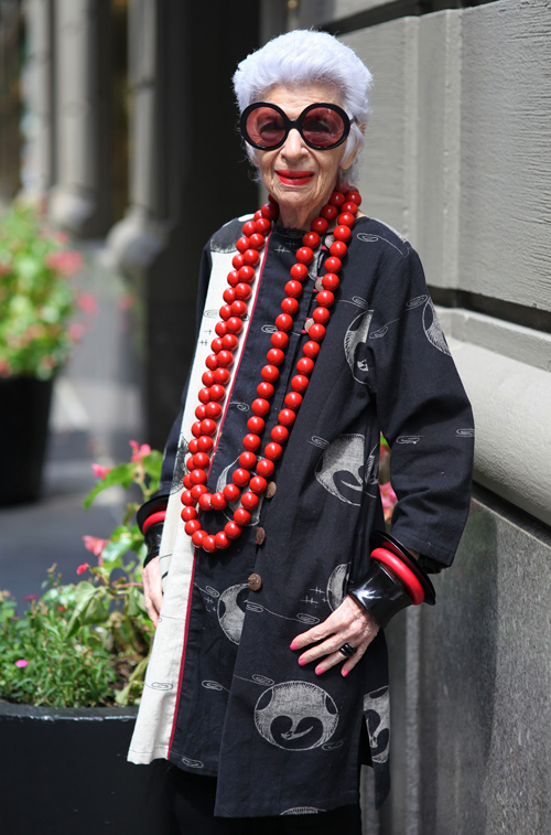 Iris Apfel - qu&yacute; b&agrave; thời trang ở tuổi... 91 19