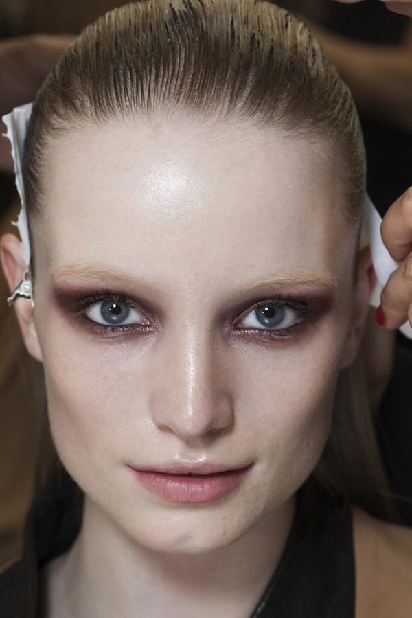 Những xu hướng trang điểm l&yacute; tưởng từ s&agrave;n diễn Thu/Đ&ocirc;ng 2013 20