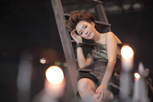 Đinh Hương nh&igrave;n xa rất giống... Chương Tử Di 3