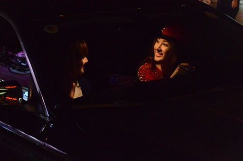 Angela Phương Trinh l&aacute;i xế hộp 2 tỷ mới tậu đi ăn kem 3