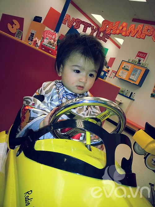 Hồng Nhung rạng rỡ khoe con trai 1 tuổi 9