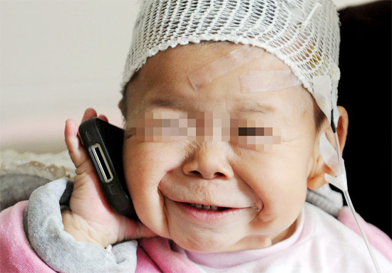 X&oacute;t xa những em b&eacute; trong h&igrave;nh h&agrave;i cụ gi&agrave; 9