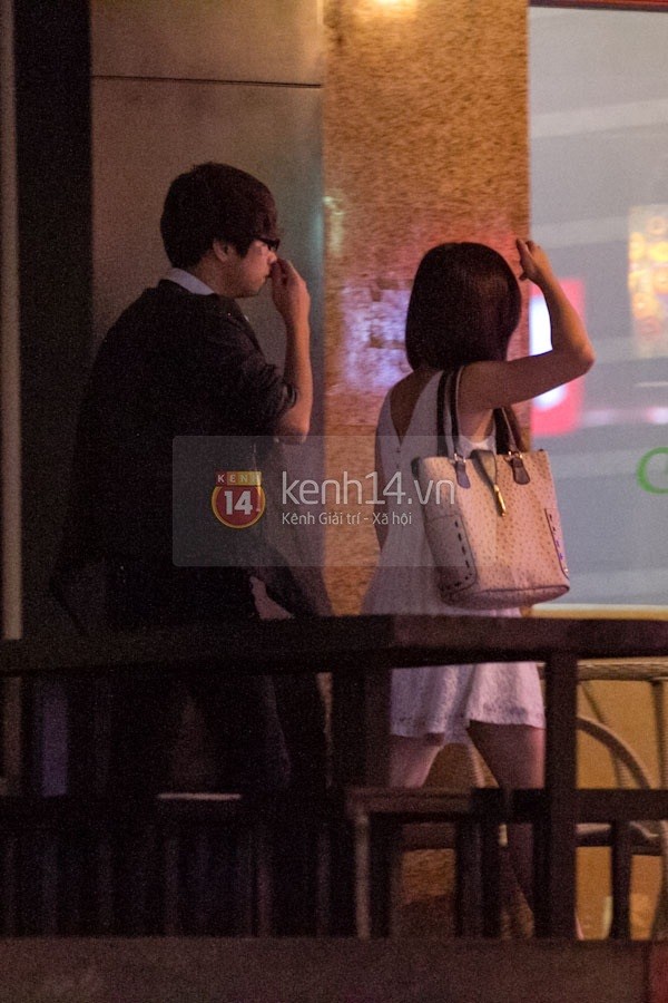 B&ugrave;i Anh Tuấn tận t&igrave;nh đưa Hương Tr&agrave;m về nh&agrave; 2