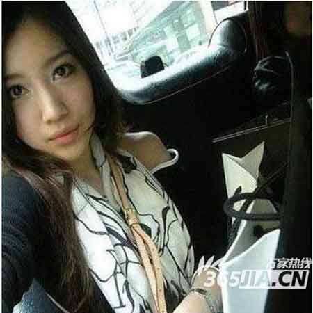 "Ch&acirc;n d&agrave;i" g&acirc;y sốc v&igrave; khoe... tiền v&agrave; da thịt 4