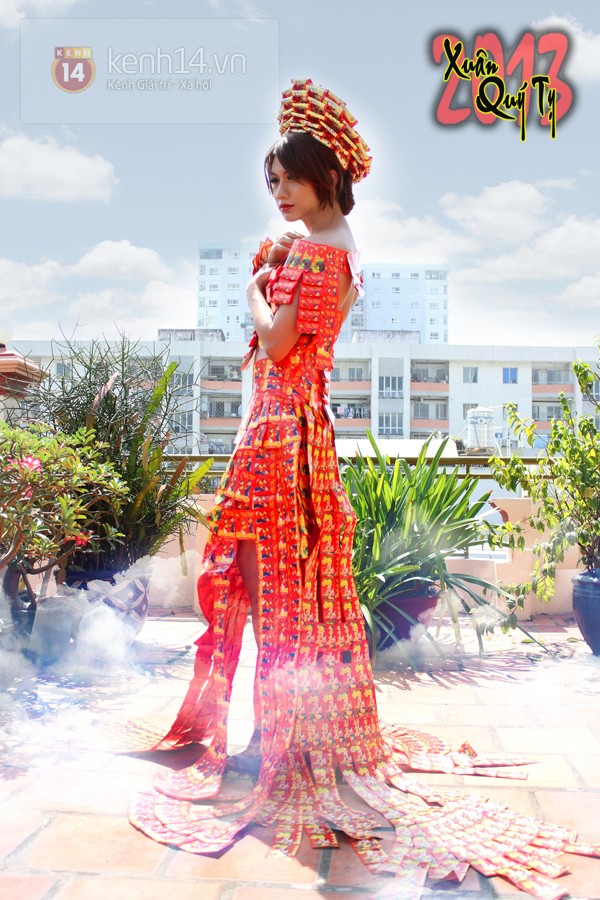 &Aacute;o d&agrave;i sexy l&agrave;m từ hơn 1.000 bao l&igrave; x&igrave; 2