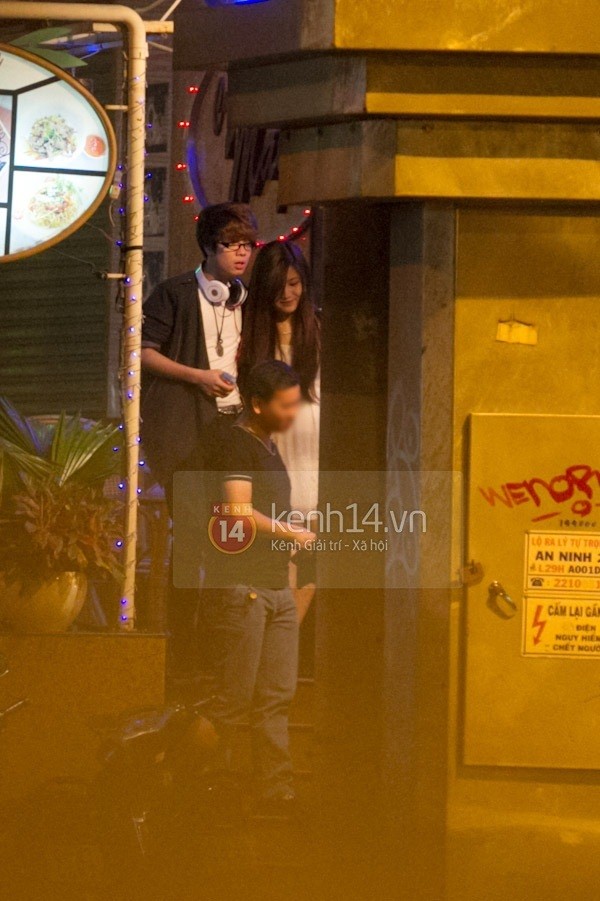 B&ugrave;i Anh Tuấn tận t&igrave;nh đưa Hương Tr&agrave;m về nh&agrave; 5