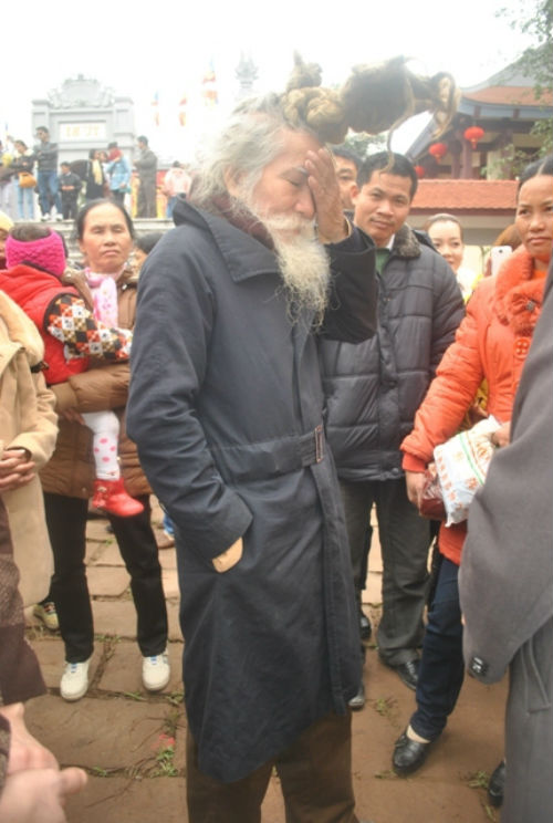 "&Ocirc;ng ti&ecirc;n" t&oacute;c b&uacute;i h&igrave;nh rồng xuất hiện ở hội Lim 6