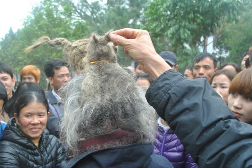 "&Ocirc;ng ti&ecirc;n" t&oacute;c b&uacute;i h&igrave;nh rồng xuất hiện ở hội Lim 9