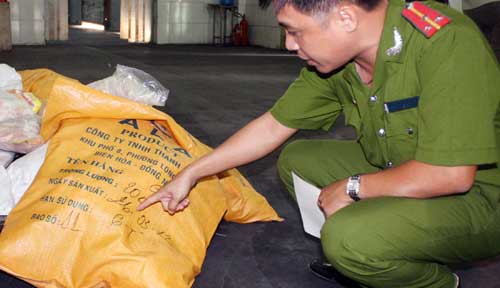 Thực phẩm hết hạn "tấn c&ocirc;ng" Tết 5