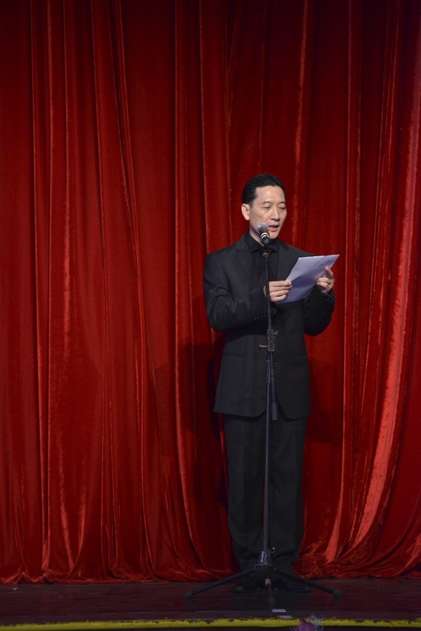 Hương Giang "v&aacute;c" bụng bầu đi xem Linh Nga m&uacute;a 10