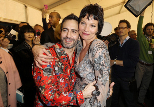 Marc Jacobs bị ph&aacute;t hiện gian dối khi sử dụng chất liệu l&ocirc;ng th&uacute; 3