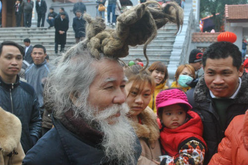 "&Ocirc;ng ti&ecirc;n" t&oacute;c b&uacute;i h&igrave;nh rồng xuất hiện ở hội Lim 2