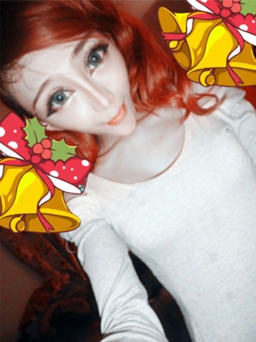 3 c&ocirc; g&aacute;i cằm nhọn hoắt, mắt to đ&ugrave;ng kỳ dị 1