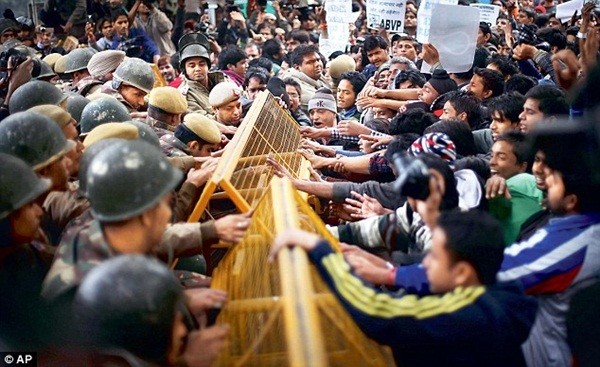 B&eacute; g&aacute;i 4 tuổi bị cưỡng hiếp rồi n&eacute;m xuống hồ đến chết 4