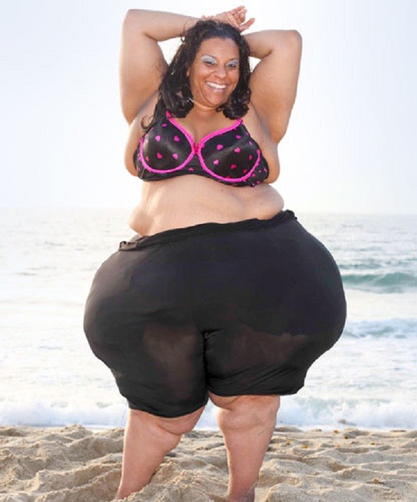 Người phụ nữ c&oacute; v&ograve;ng 3 lớn nhất thế giới 5