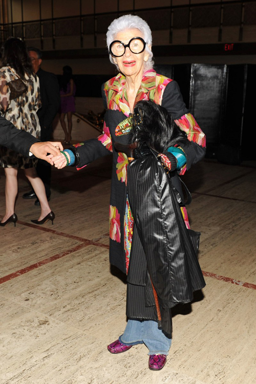 Iris Apfel - qu&yacute; b&agrave; thời trang ở tuổi... 91 4