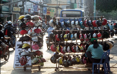 H&agrave; Nội: Sắp đổi mũ bảo hiểm thật cho người d&acirc;n 1