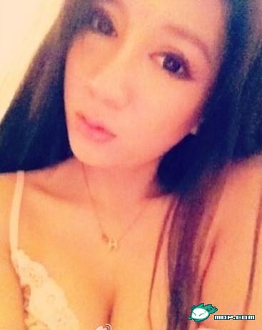 "Ch&acirc;n d&agrave;i" g&acirc;y sốc v&igrave; khoe... tiền v&agrave; da thịt 9