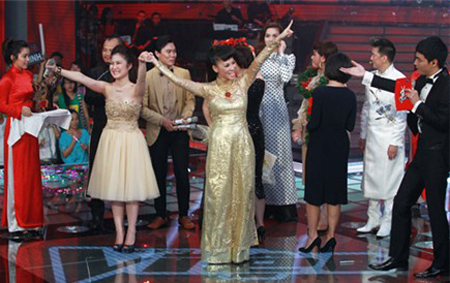 Thu Minh bỏ "ghế n&oacute;ng" m&ugrave;a tới để chăm lo gia đ&igrave;nh 4