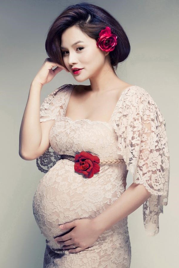 Vũ Thu Phương đ&atilde; sinh con g&aacute;i 1