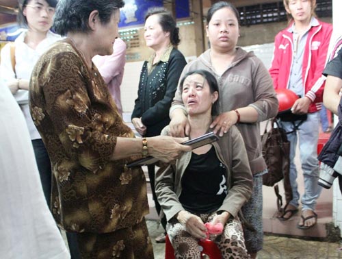 Nỗi đau x&eacute; ruột nơi qu&agrave;n nạn nh&acirc;n vụ nổ 2