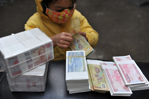 Tiền 200 đồng bỗng nhi&ecirc;n sốt gi&aacute; 1