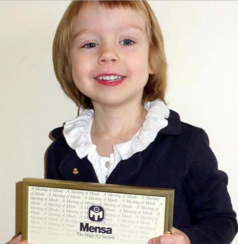 Những c&ocirc; b&eacute; xinh đẹp, th&ocirc;ng minh nhất thế giới 1