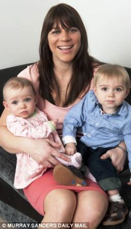 B&agrave; mẹ sinh 2 con c&aacute;ch nhau 6,5 th&aacute;ng 1