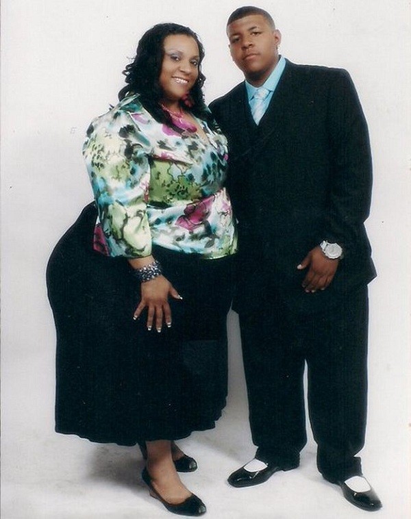 Người phụ nữ c&oacute; v&ograve;ng 3 lớn nhất thế giới 3