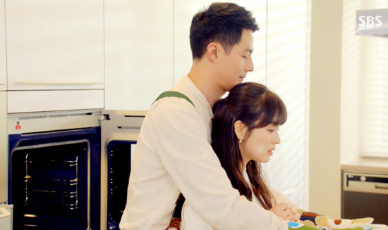 "Gi&oacute; m&ugrave;a đ&ocirc;ng" bị la &oacute; v&igrave; nhiều cảnh đụng chạm 2