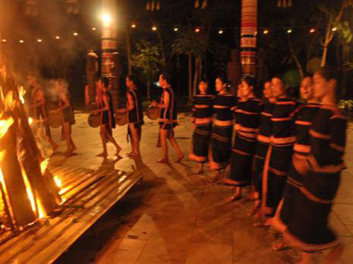 Những phong tục h&ocirc;n nh&acirc;n lạ nhất Việt Nam 1