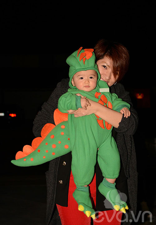 Hồng Nhung rạng rỡ khoe con trai 1 tuổi 6