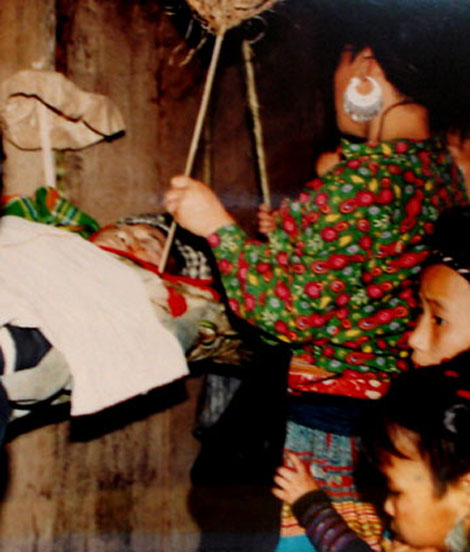 Những hủ tục ma chay &ldquo;rợn t&oacute;c g&aacute;y&rdquo; chỉ c&oacute; ở VN 3