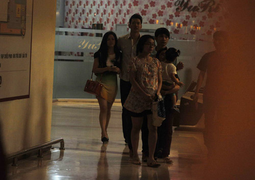 Nhật Kim Anh bị bắt gặp hẹn h&ograve; si&ecirc;u mẫu Đức Vĩnh 4