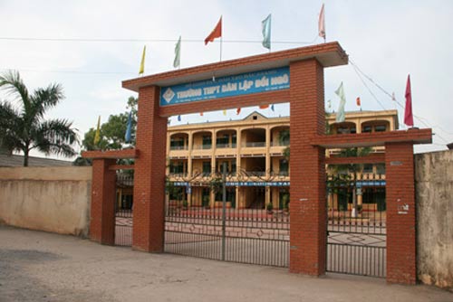 Cha ngất lịm v&igrave; con chết oan 2