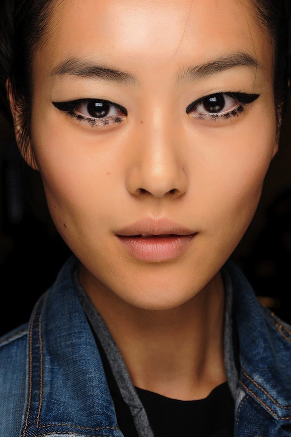 Những xu hướng trang điểm l&yacute; tưởng từ s&agrave;n diễn Thu/Đ&ocirc;ng 2013 4