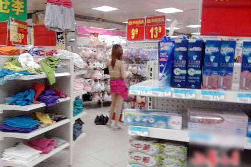 Cho&aacute;ng với những bộ trang phục ra phố của c&aacute;c người đẹp 4