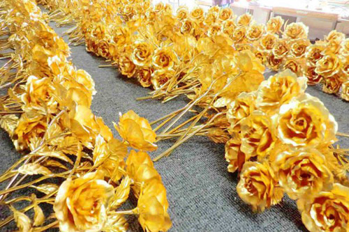 Qu&agrave; Valentine d&aacute;t v&agrave;ng gi&aacute; bạc triệu tại H&agrave; Nội 2